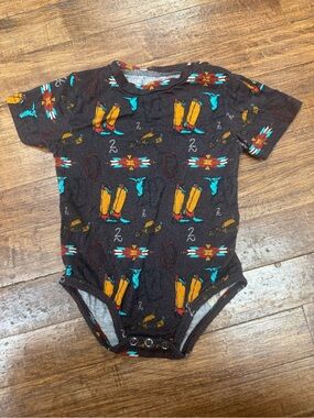 Toddler Short-Sleeve Bodysuit in Dark Brown with Southwestern Motif